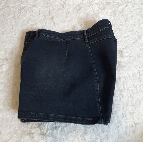 Urban Outfitters Pants - 3/$30 BDG Urban Outfitters denim jean shorts sz 28